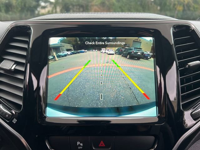 Used 2019 Jeep Cherokee Limited image 27