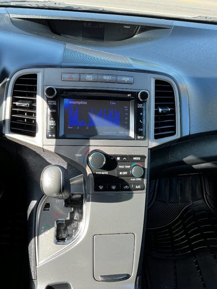 Used 2013 Toyota Venza LE FWD image 17