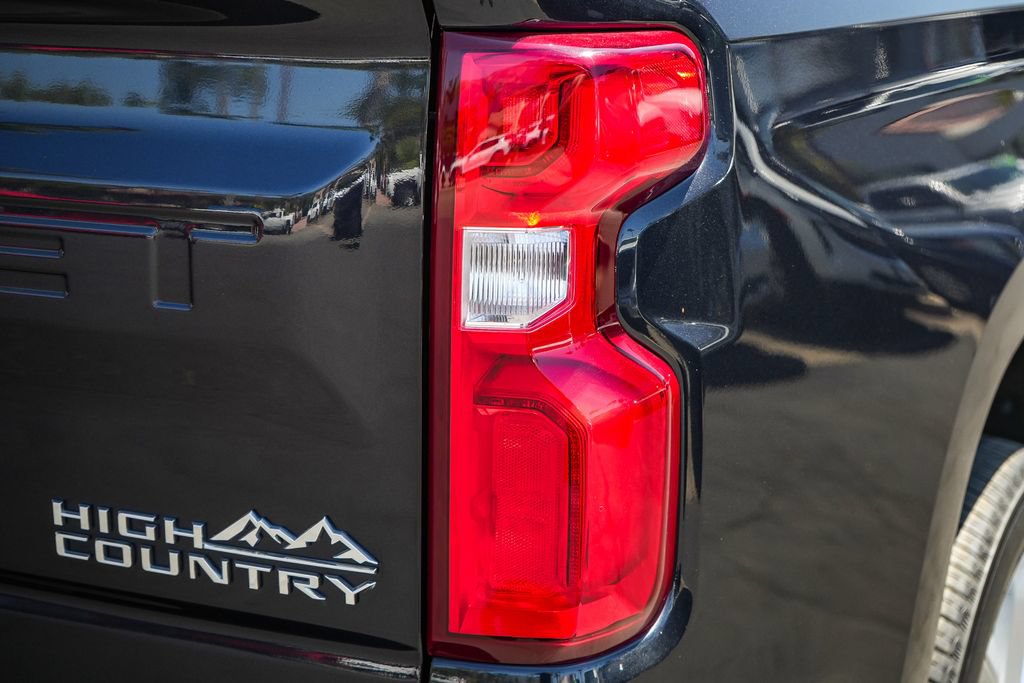 Used 2023 Chevrolet Silverado 1500 High Country w/ High Country Premium Package AWD/4WD image 7