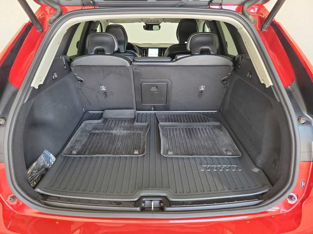 Used 2024 Volvo XC60 B5 Core AWD/4WD image 10