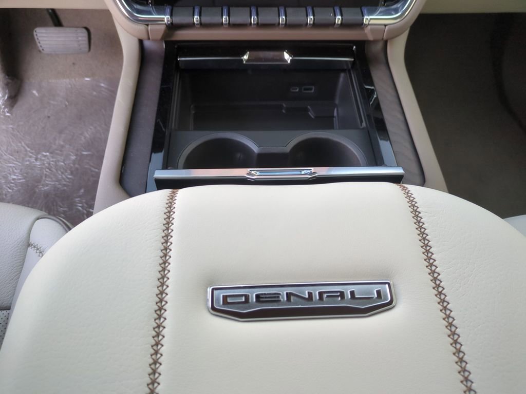 New 2026 GMC Yukon Denali w/ Denali Reserve Package image 13