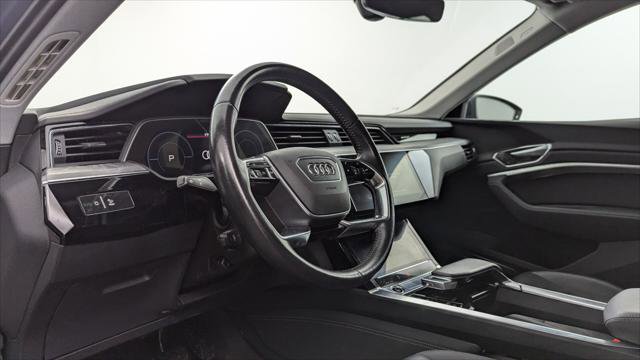 Used 2021 Audi e-tron Premium Plus w/ Premium Plus Package image 23