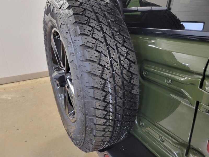 Used 2023 Jeep Wrangler Unlimited Sahara AWD/4WD image 16