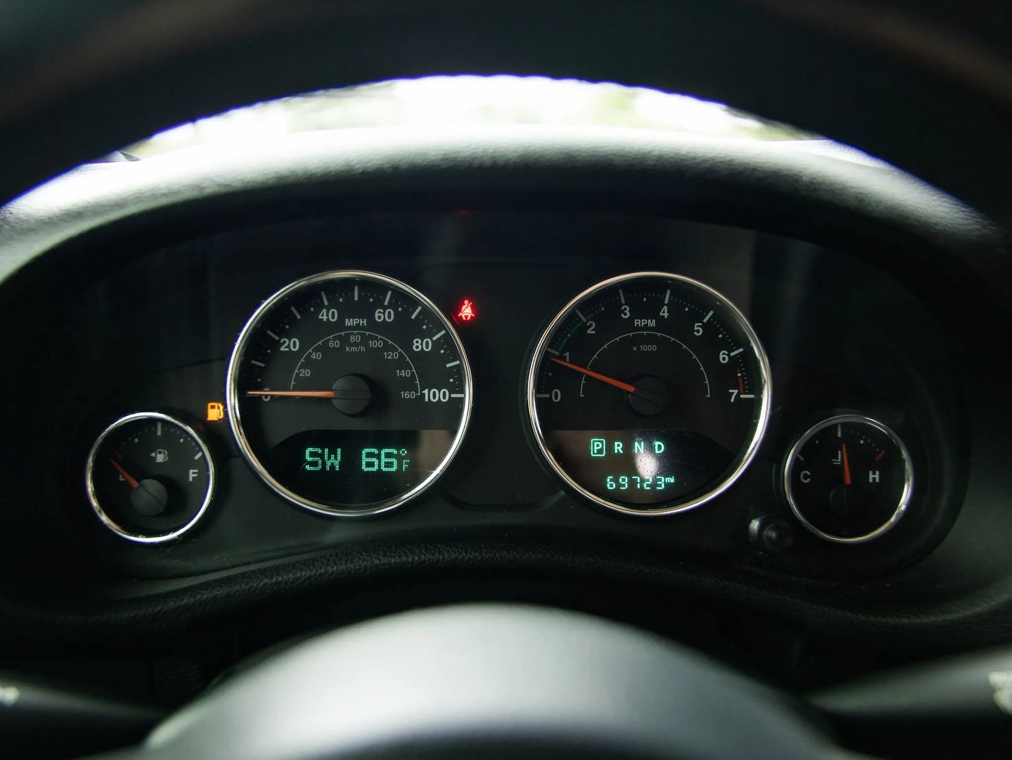 Used 2018 Jeep Wrangler Unlimited Sahara w/ Connectivity Group image 36