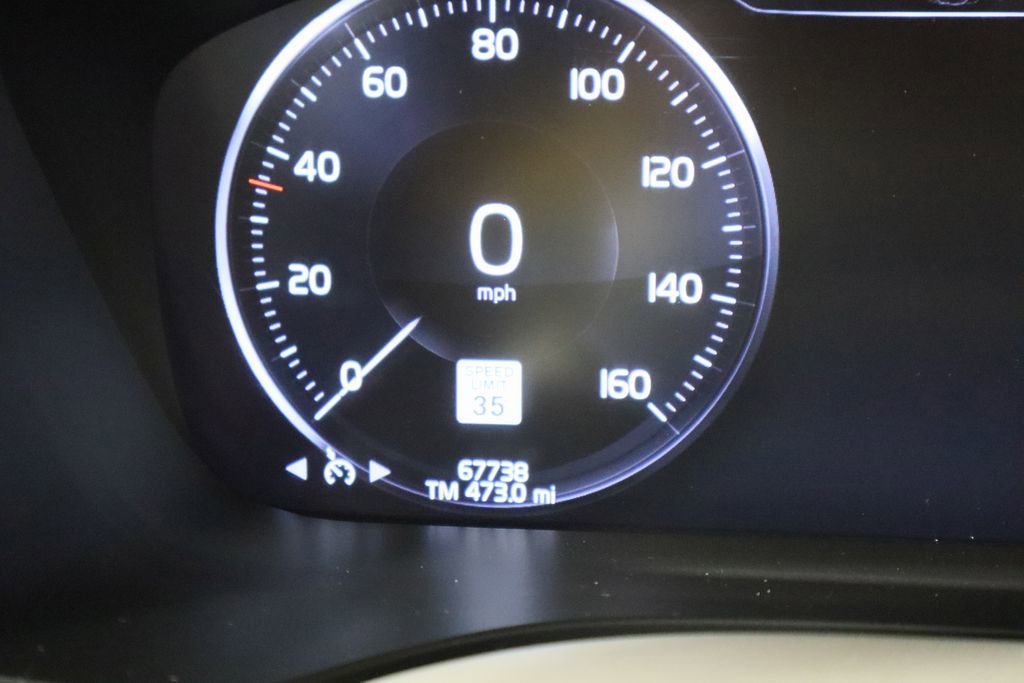 Used 2021 Volvo XC60 T5 Momentum w/ Premium Package image 35