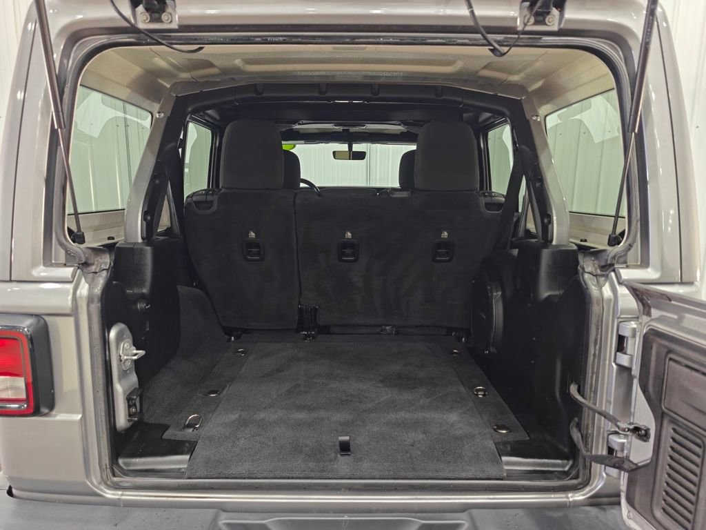 Used 2019 Jeep Wrangler Unlimited Sahara AWD/4WD image 28