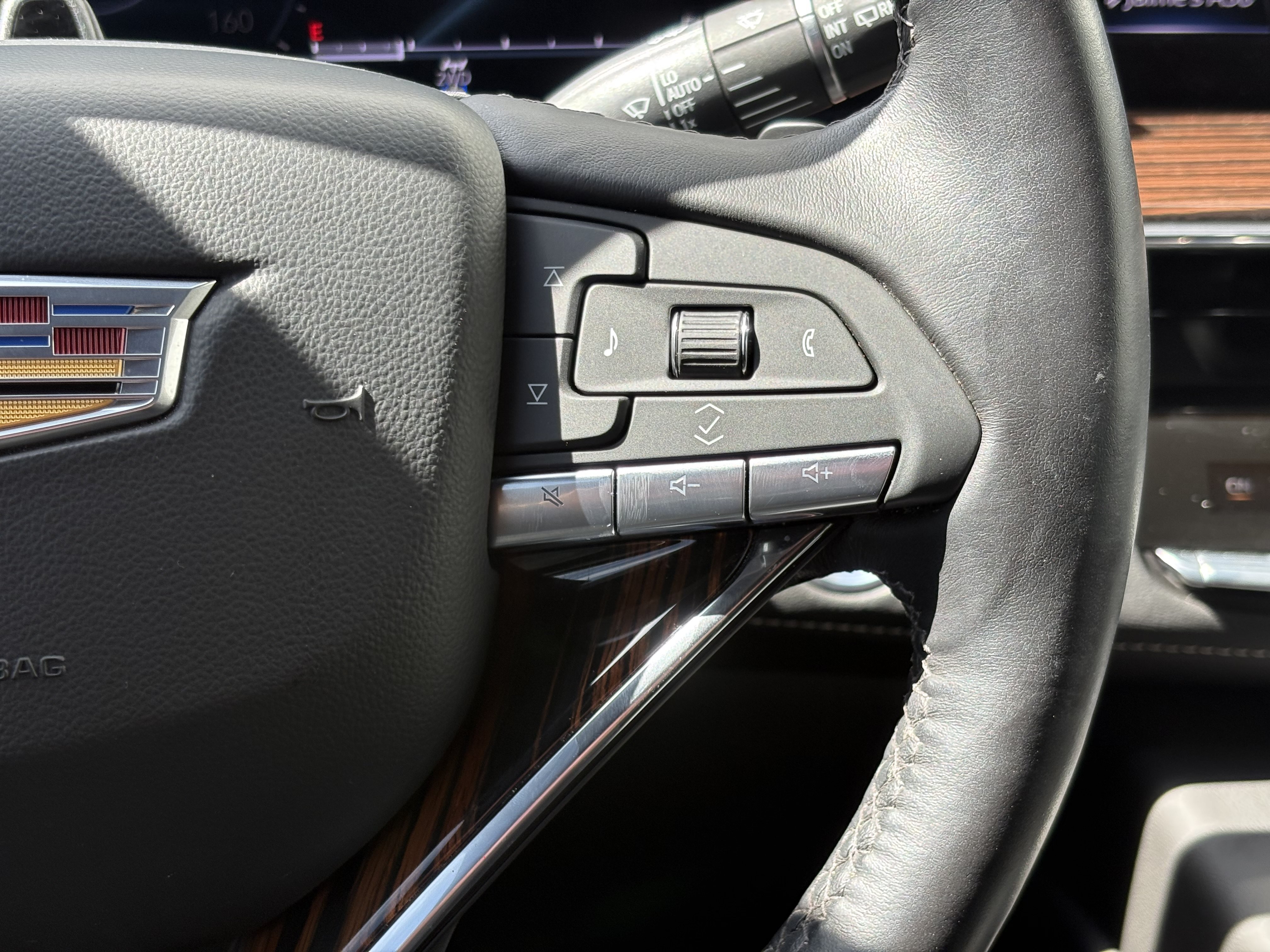 Used 2024 Cadillac Escalade Premium Luxury w/ Performance Package AWD/4WD image 21
