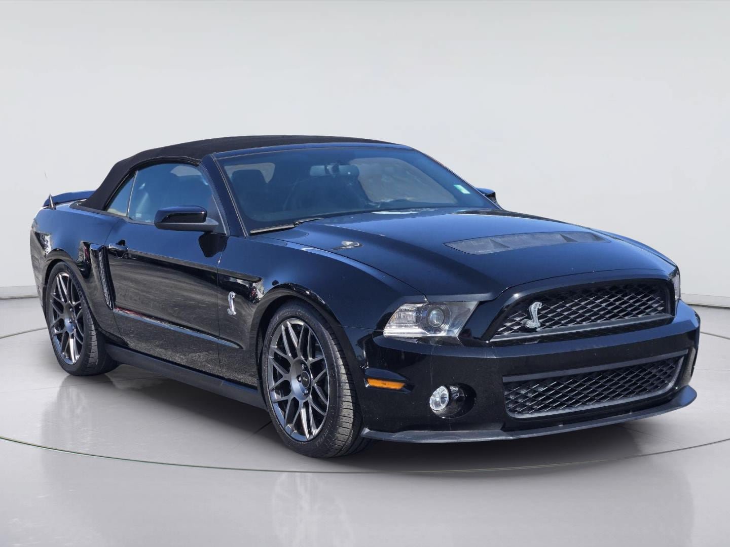 Used 2012 Ford Mustang Shelby GT500 w/ SVT Performance Pkg RWD image 3