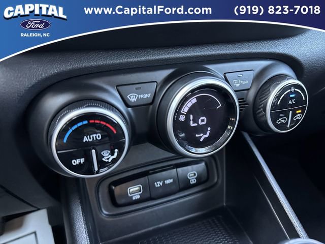 Used 2025 Hyundai Venue SEL FWD image 30