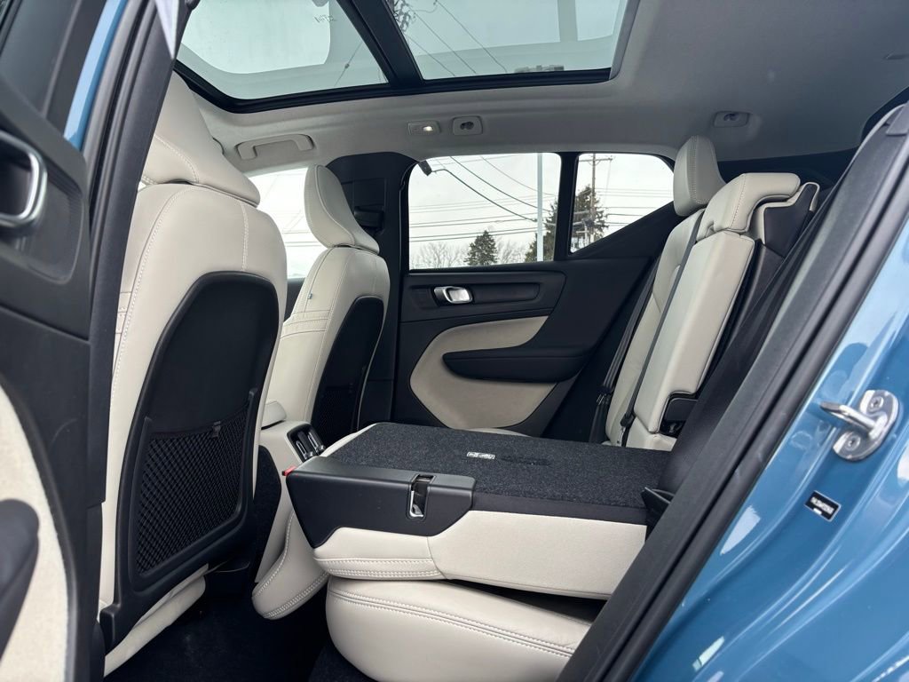 Certified 2023 Volvo XC40 B5 Plus w/ Driver Assist Package image 19