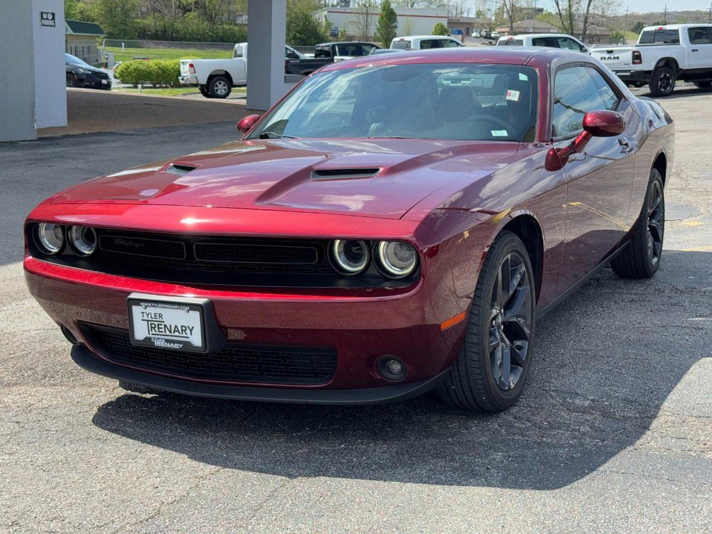 Used 2020 Dodge Challenger SXT w/ Plus Package image 8