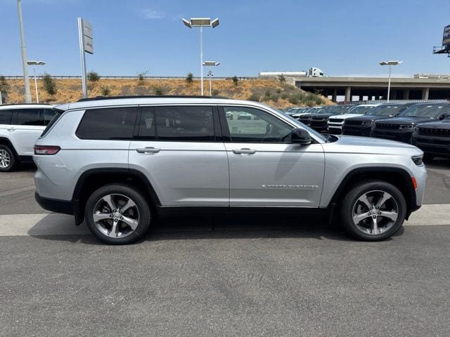 New 2026 Jeep Grand Cherokee L Limited w/ Trailer Tow Package AWD/4WD image 6