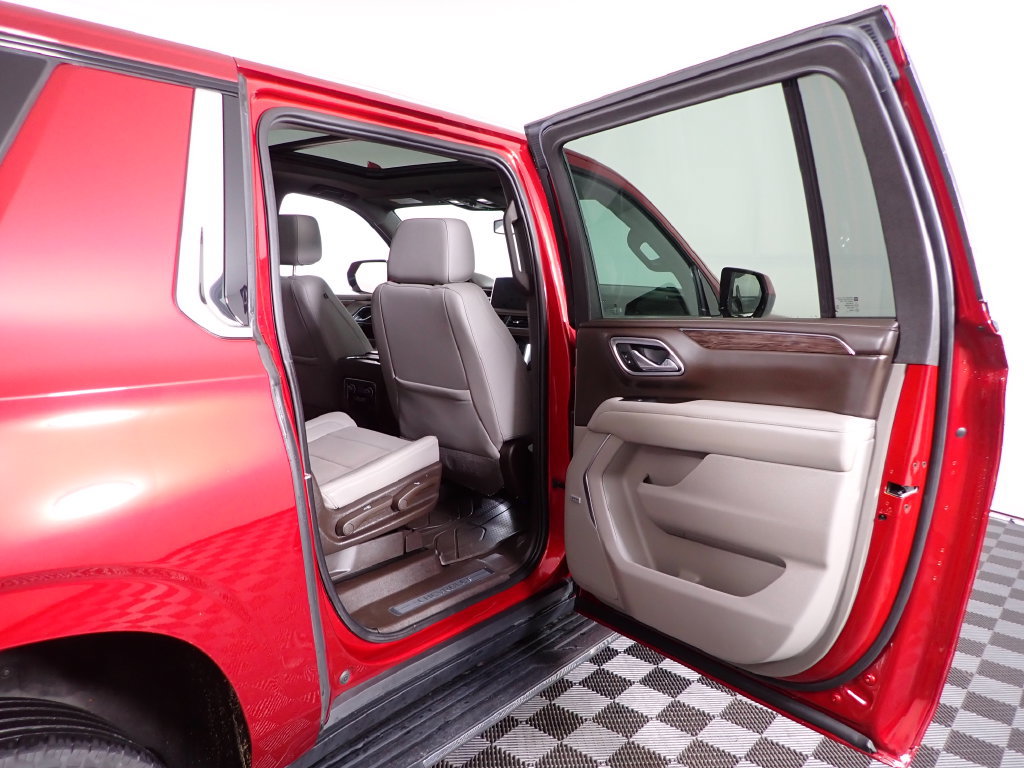 Used 2021 Chevrolet Suburban LT AWD/4WD image 38