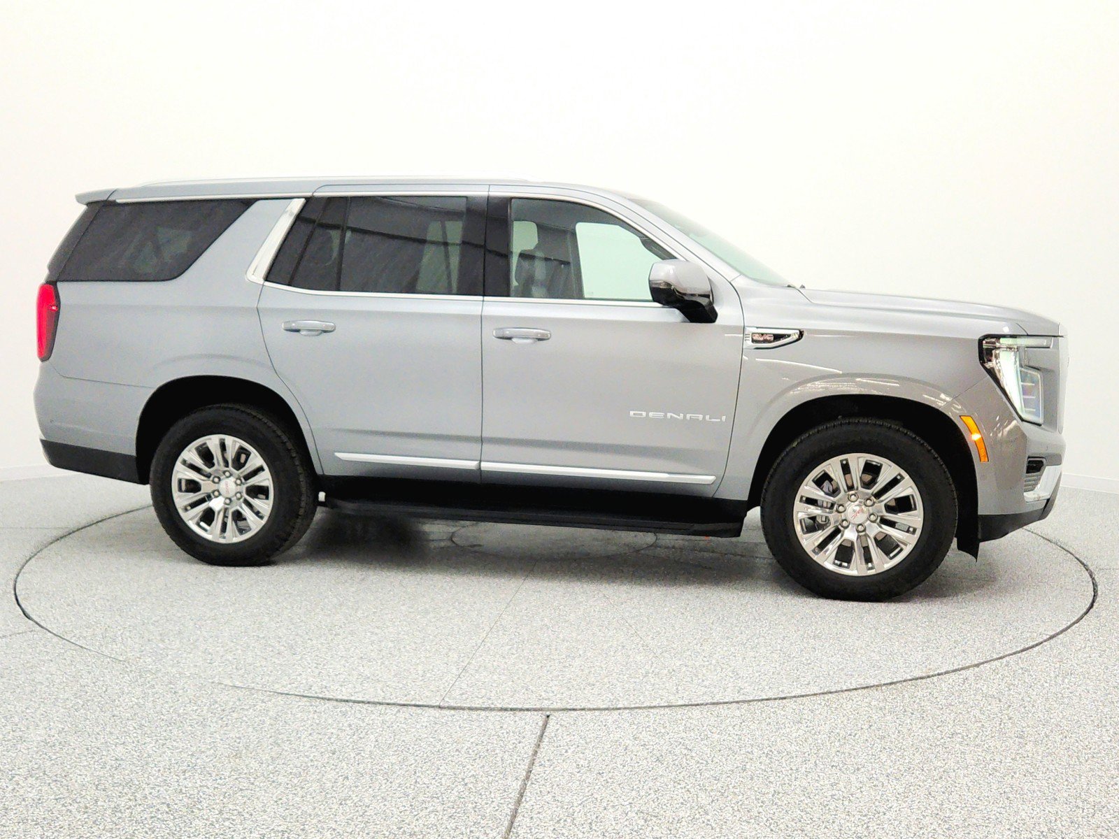Used 2025 GMC Yukon Denali AWD/4WD image 4
