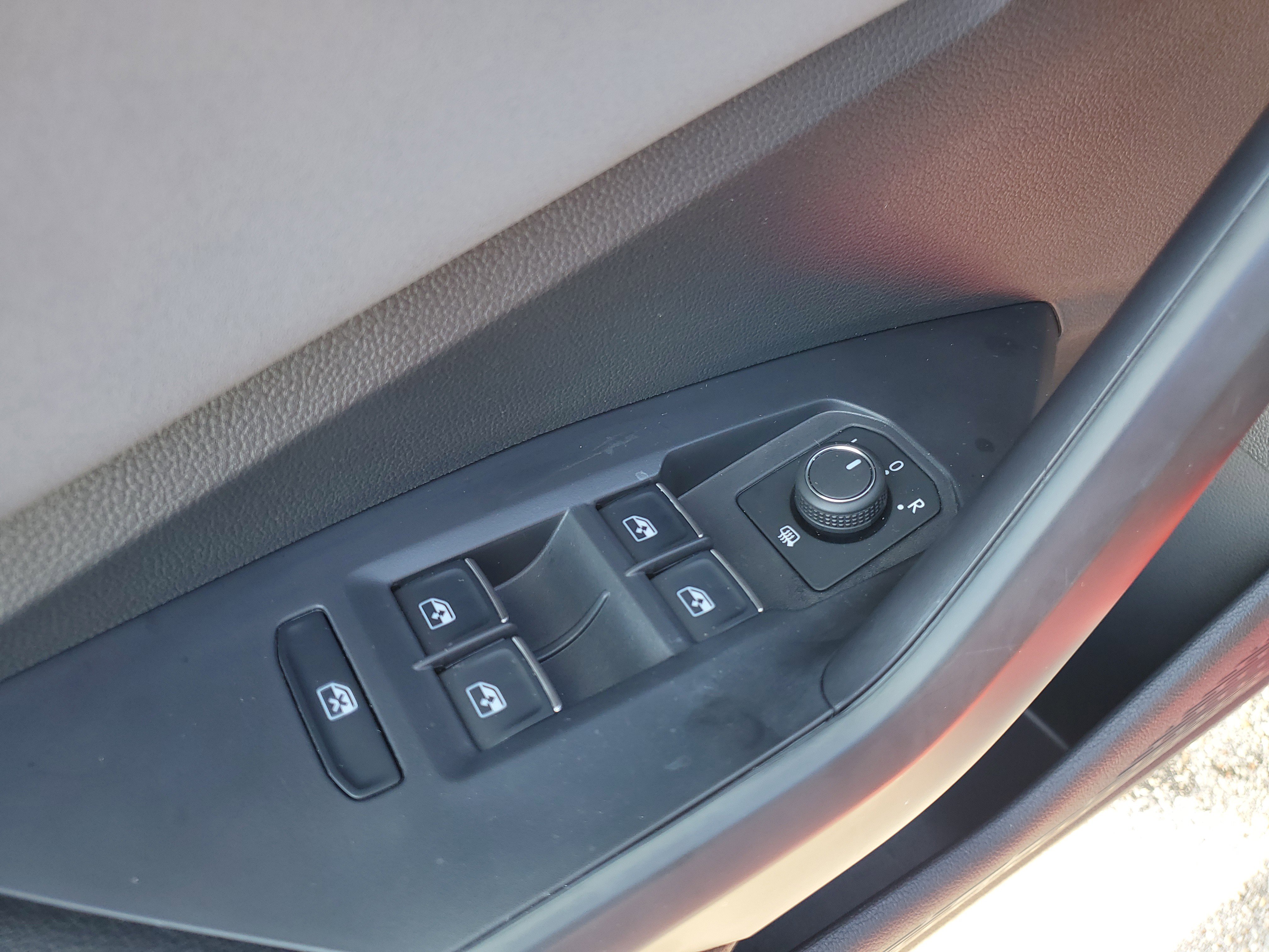 Used 2025 Volkswagen Jetta SE image 23