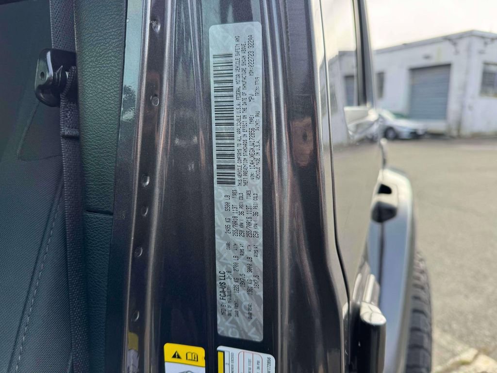 Used 2018 Jeep Wrangler Unlimited Sahara image 13