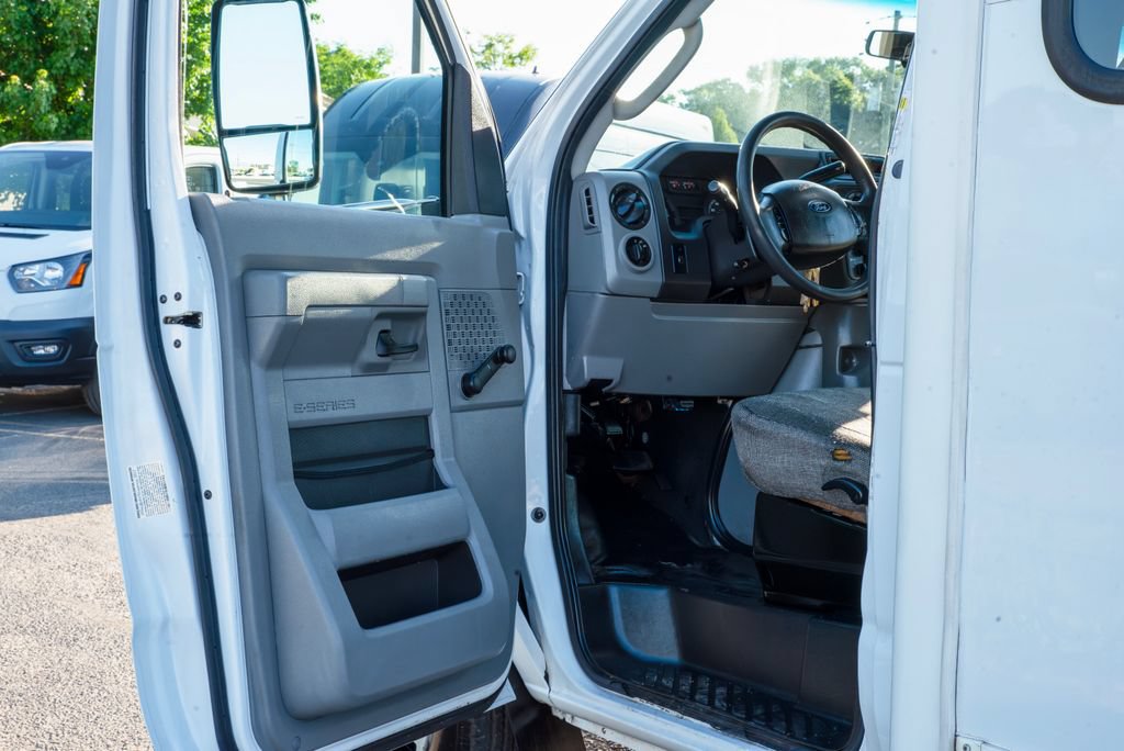 Used 2017 Ford E-450 and Econoline 450 Super Duty w/ Shuttle Bus Prep Package RWD image 7