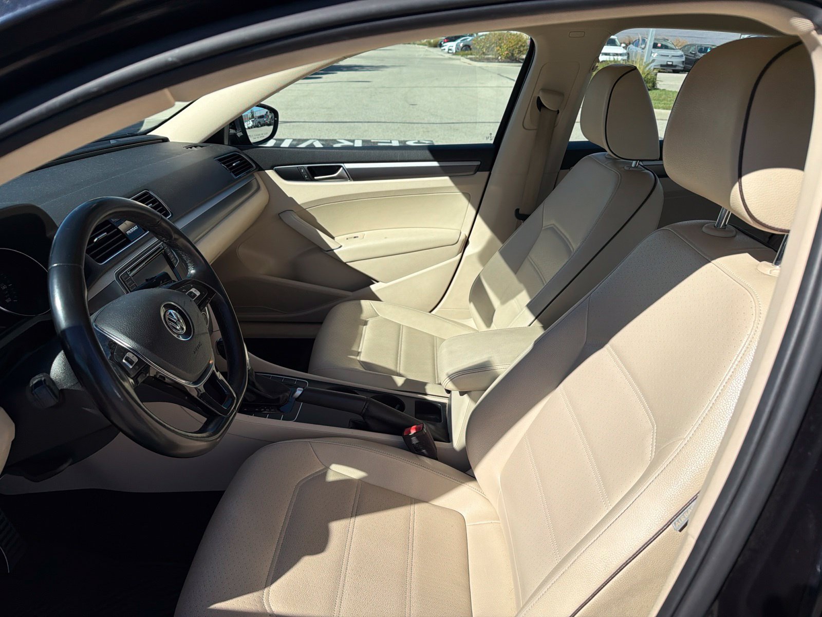 Used 2018 Volkswagen Passat 2.0T R-Line FWD image 19