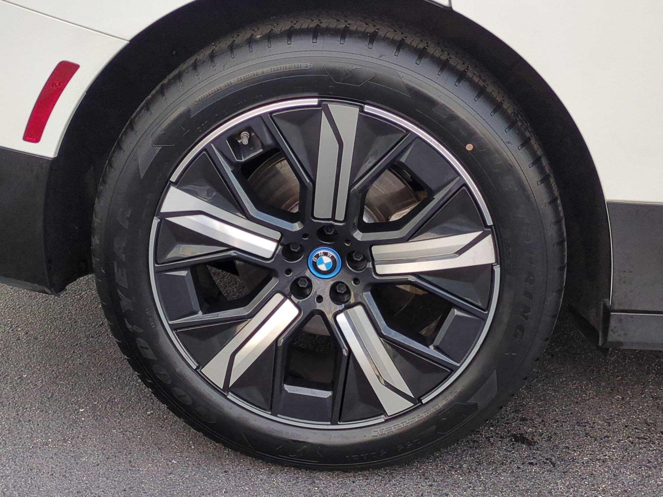 Certified 2022 BMW iX xDrive50 AWD/4WD image 12