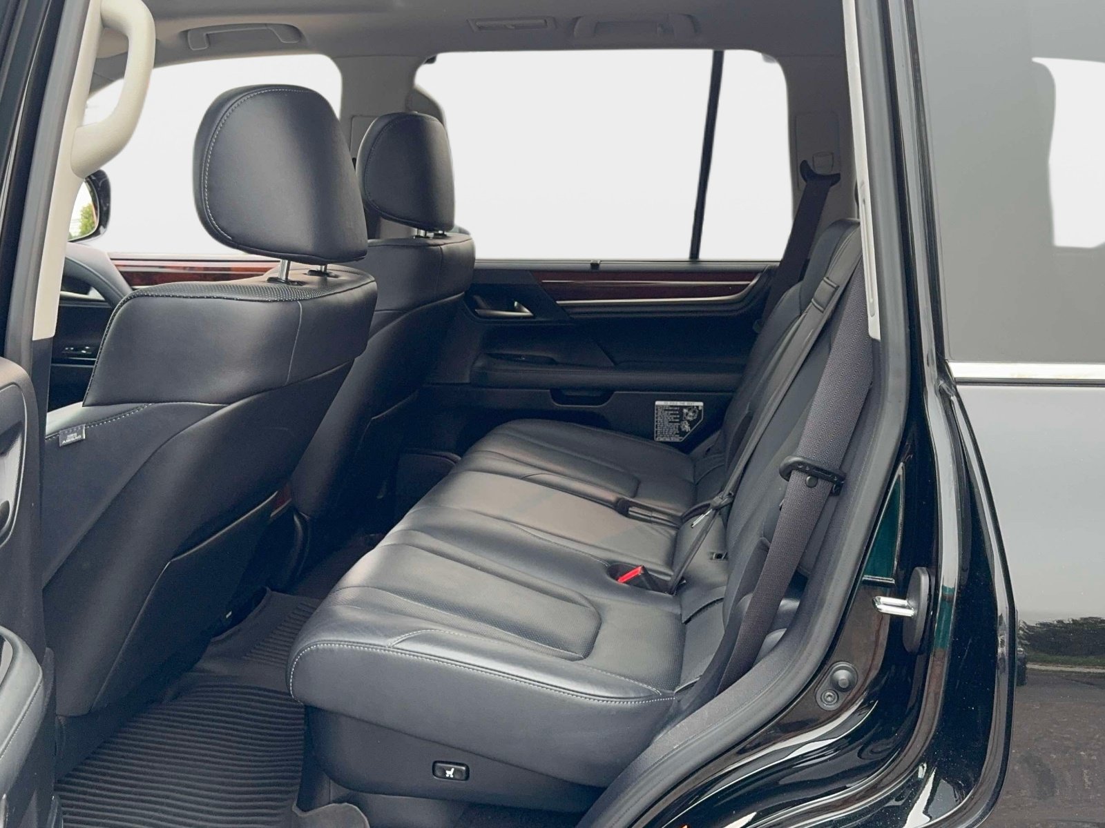 Used 2019 Lexus LX 570 4WD w/ Luxury Package image 15