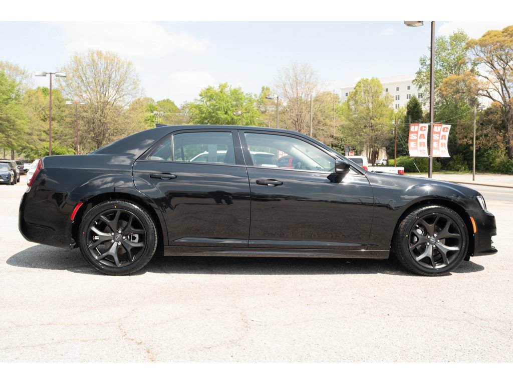 Used 2022 Chrysler 300 Touring L w/ Safetytec Plus Group image 9