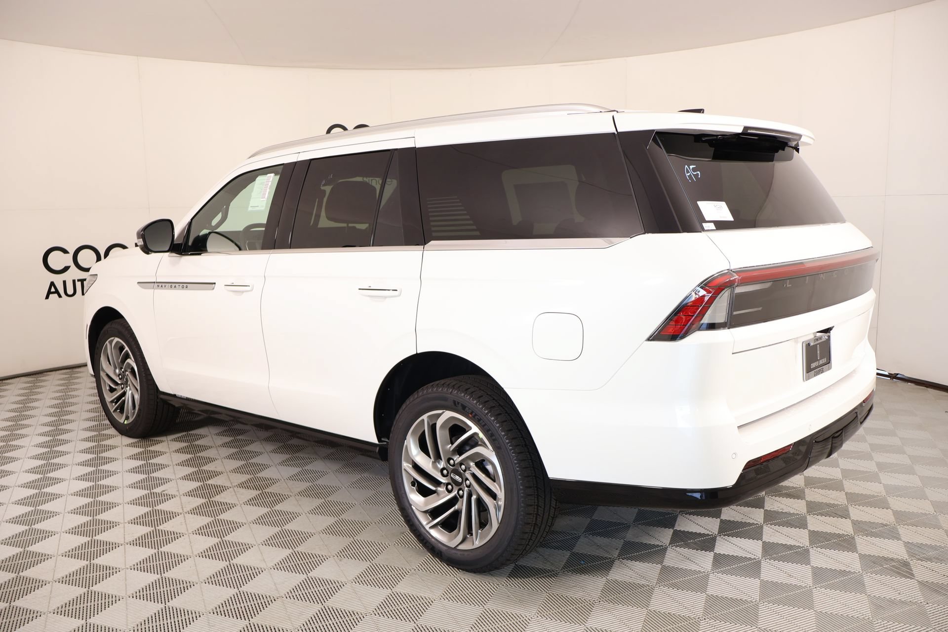 New 2027 Lincoln Navigator Reserve AWD/4WD image 24