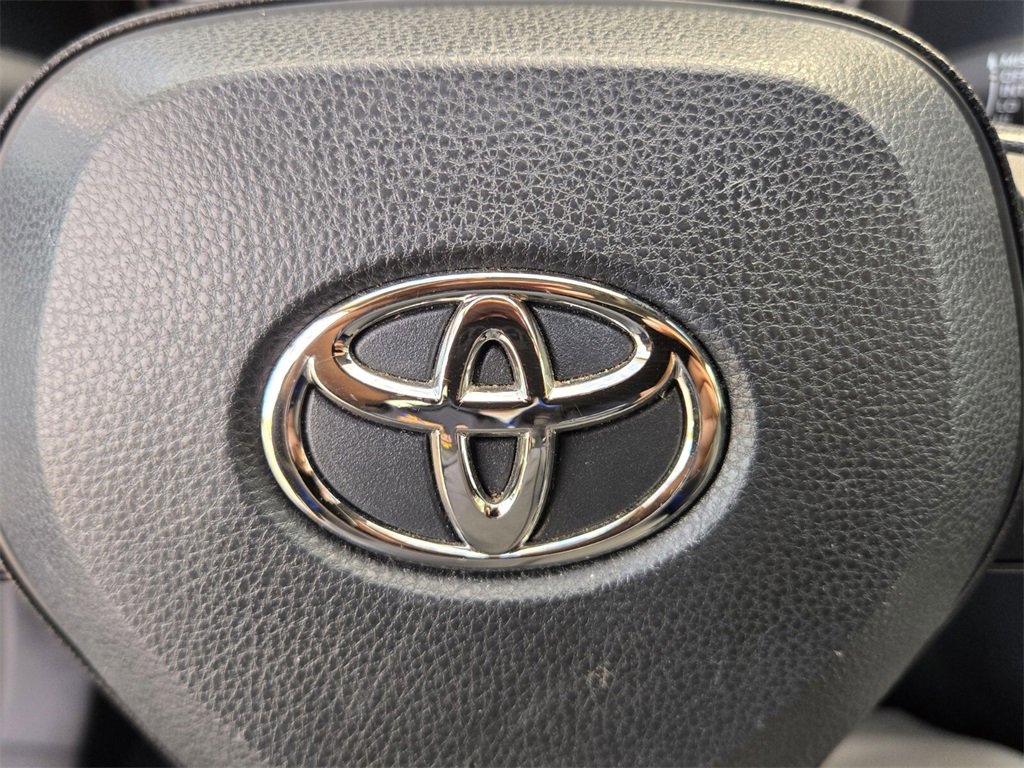 Used 2022 Toyota RAV4 XLE image 28