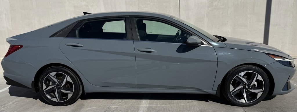 Used 2022 Hyundai Elantra SEL w/ Convenience + Premium Package image 3