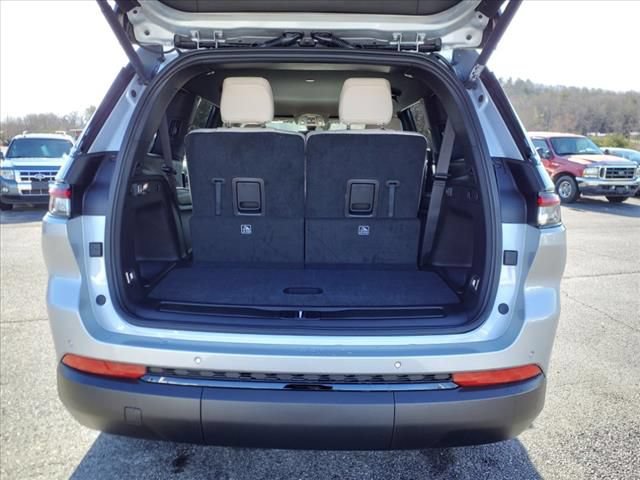 New 2025 Jeep Grand Cherokee L Limited w/ Black Appearance Package AWD/4WD image 8