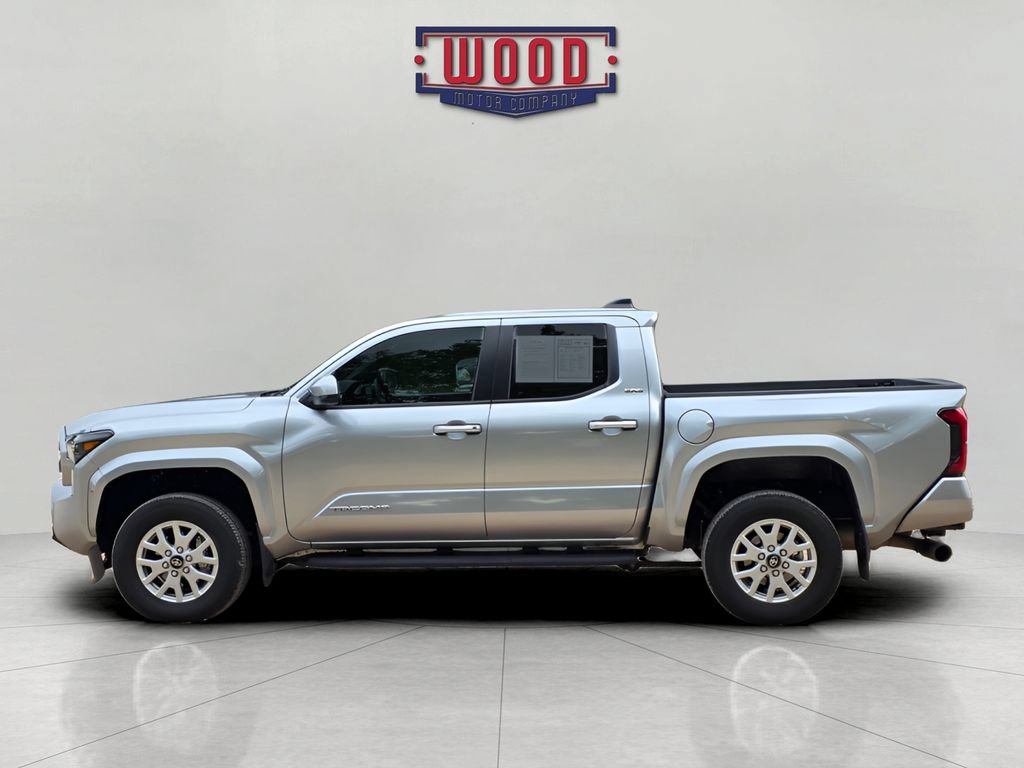 Used 2024 Toyota Tacoma SR5 AWD/4WD image 4