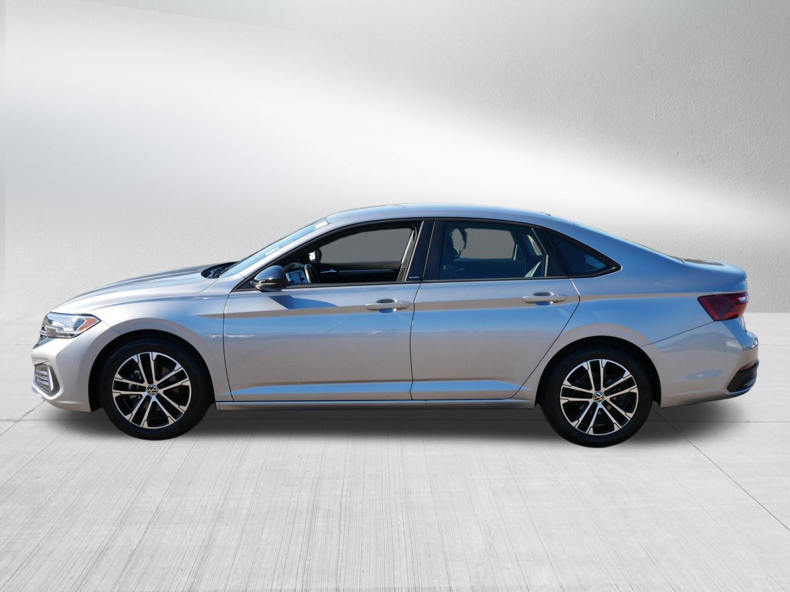 Used 2024 Volkswagen Jetta Sport FWD image 4