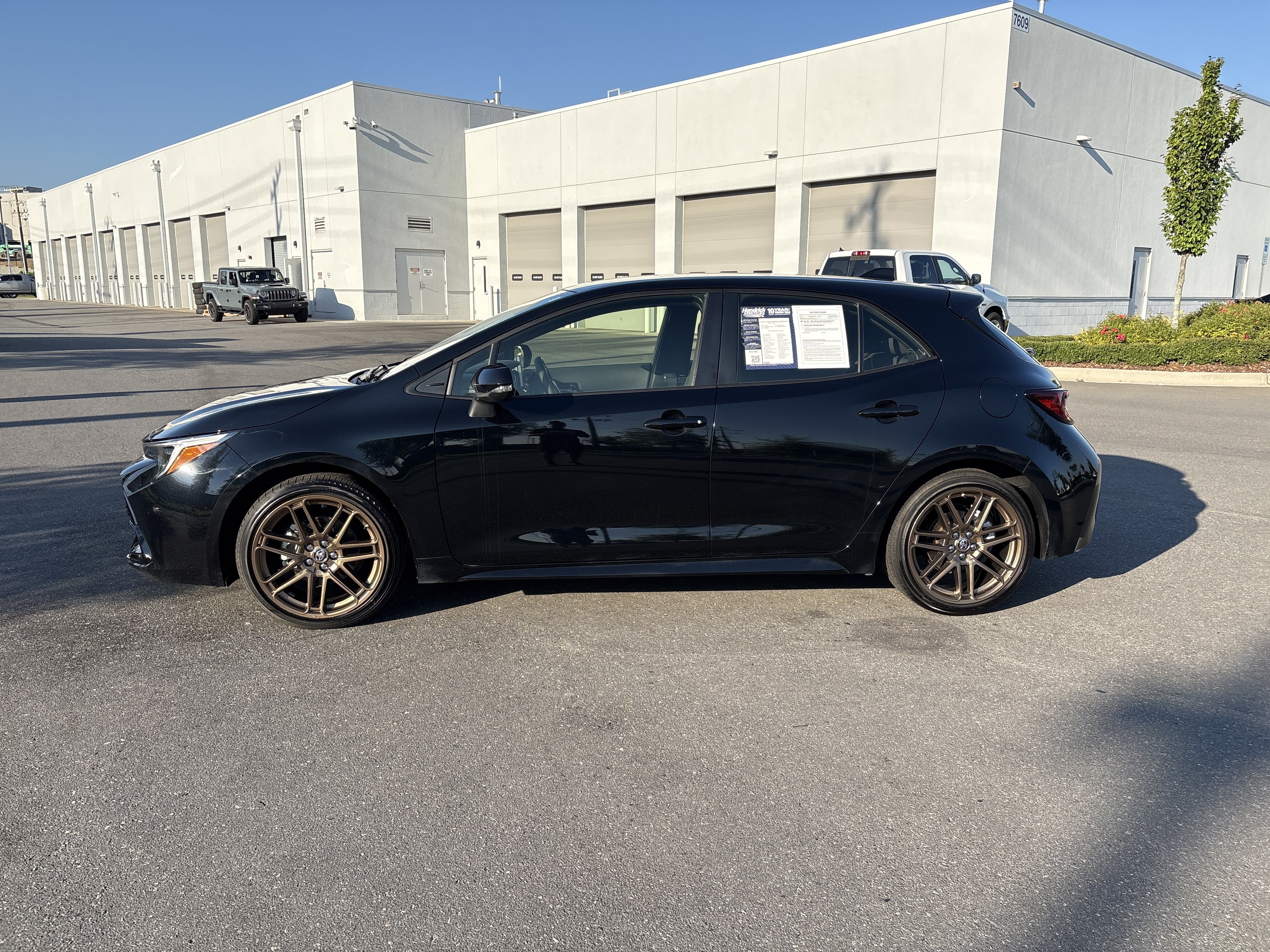 Used 2025 Toyota Corolla Hatchback w/ SE Package FWD image 8