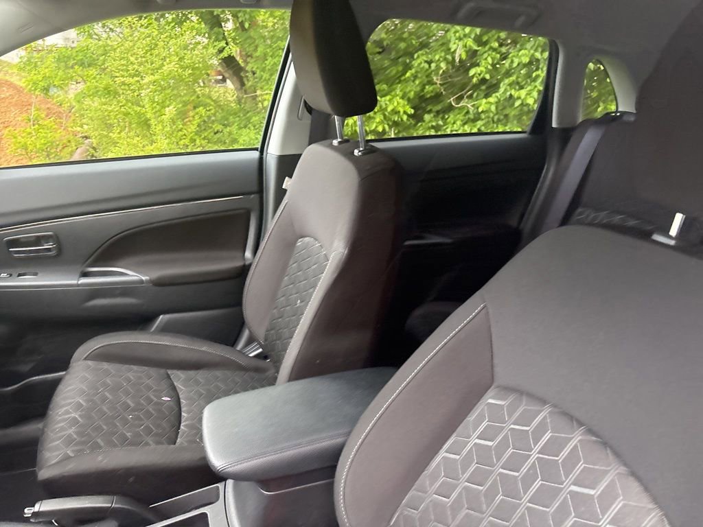 Used 2025 Mitsubishi Outlander SE AWD/4WD image 12