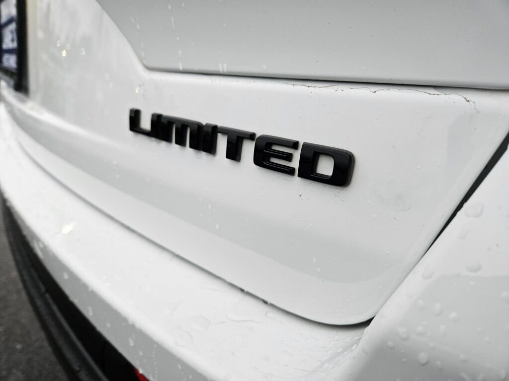 Used 2023 Jeep Grand Cherokee Limited w/ Luxury Tech Group II image 12