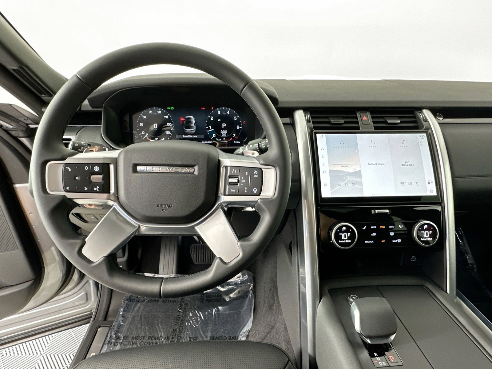 Used 2025 Land Rover Discovery S image 11