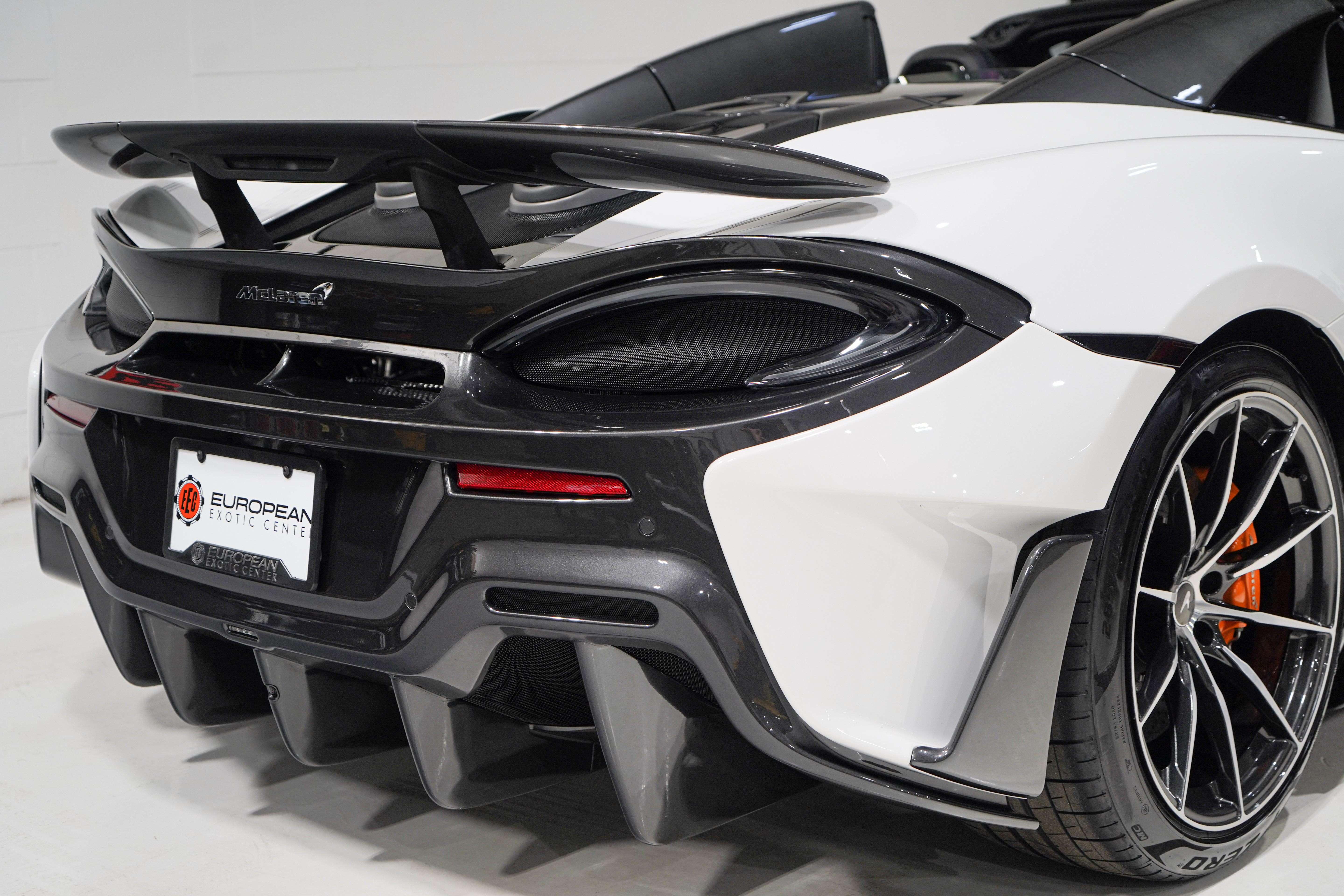 Used 2020 McLaren 600LT Spider RWD image 25