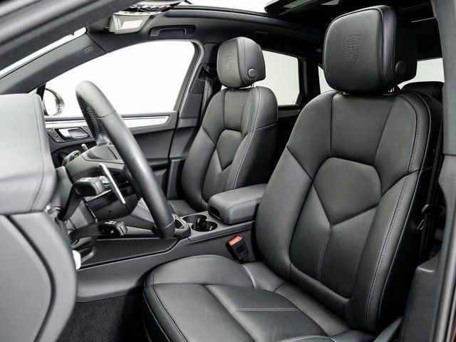 Certified 2023 Porsche Macan Turbo image 5
