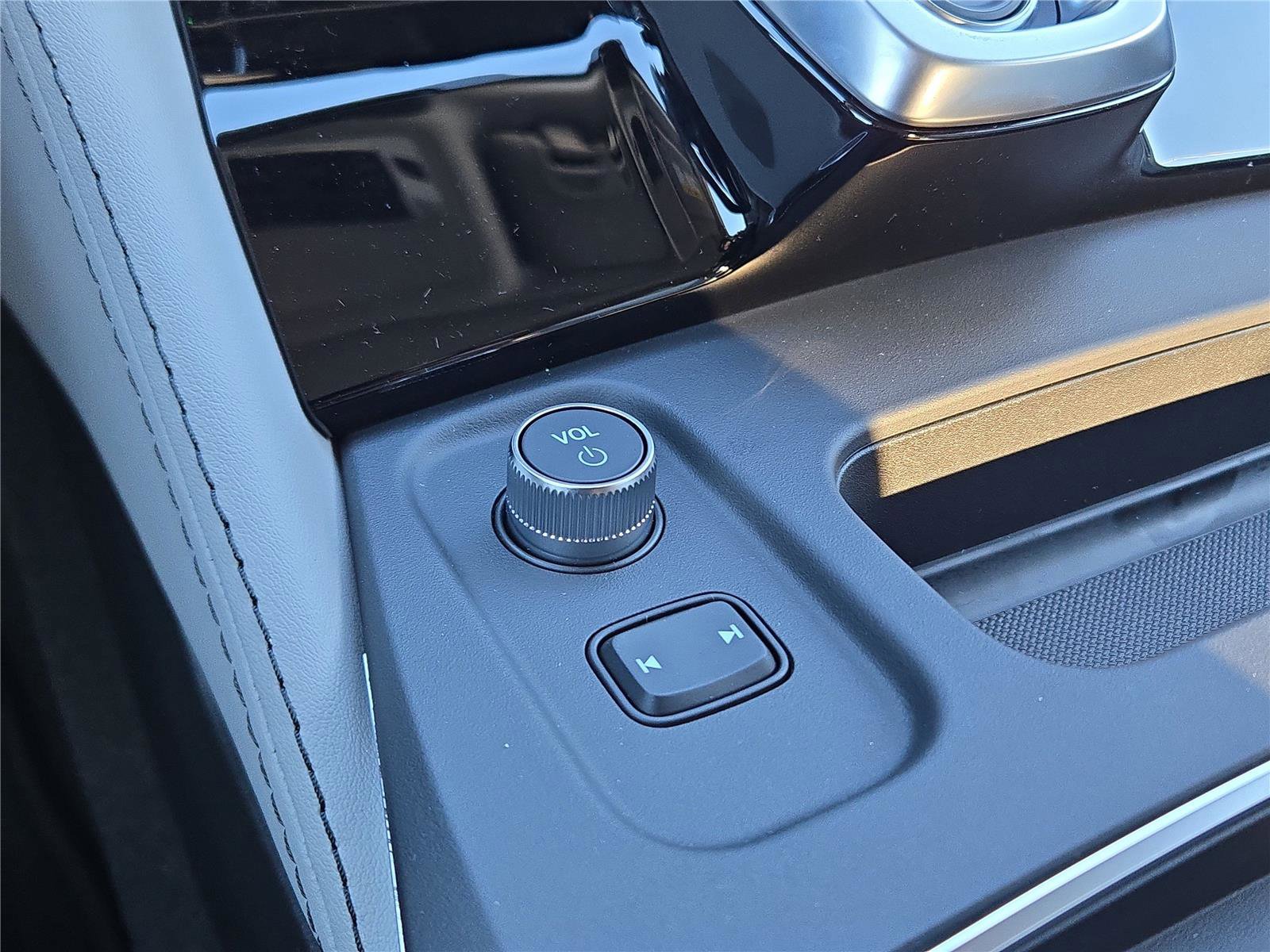 New 2026 Acura MDX SH-AWD w/Advance image 8