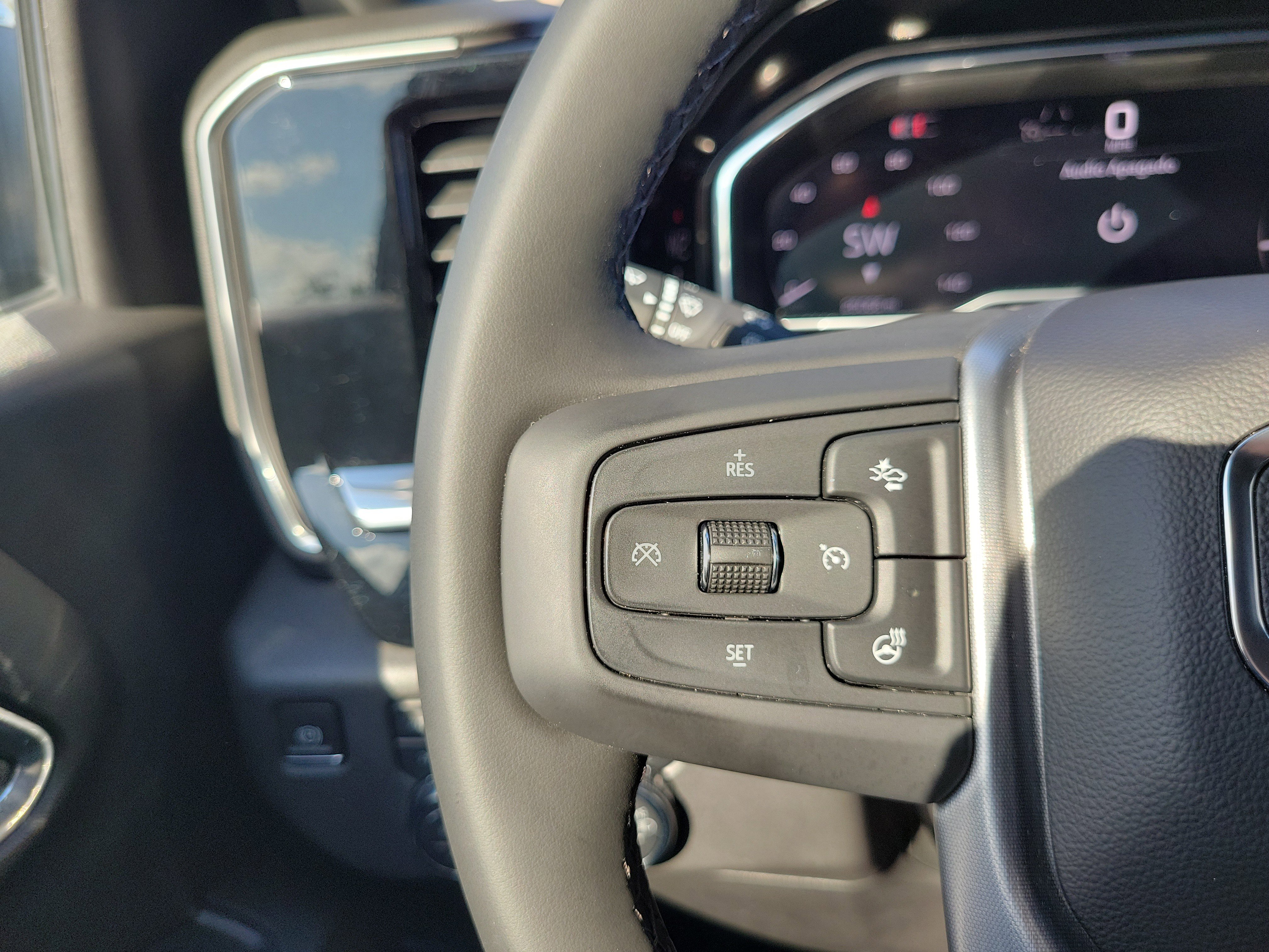 Used 2024 GMC Sierra 1500 SLT w/ X31 Off-Road Package AWD/4WD image 18