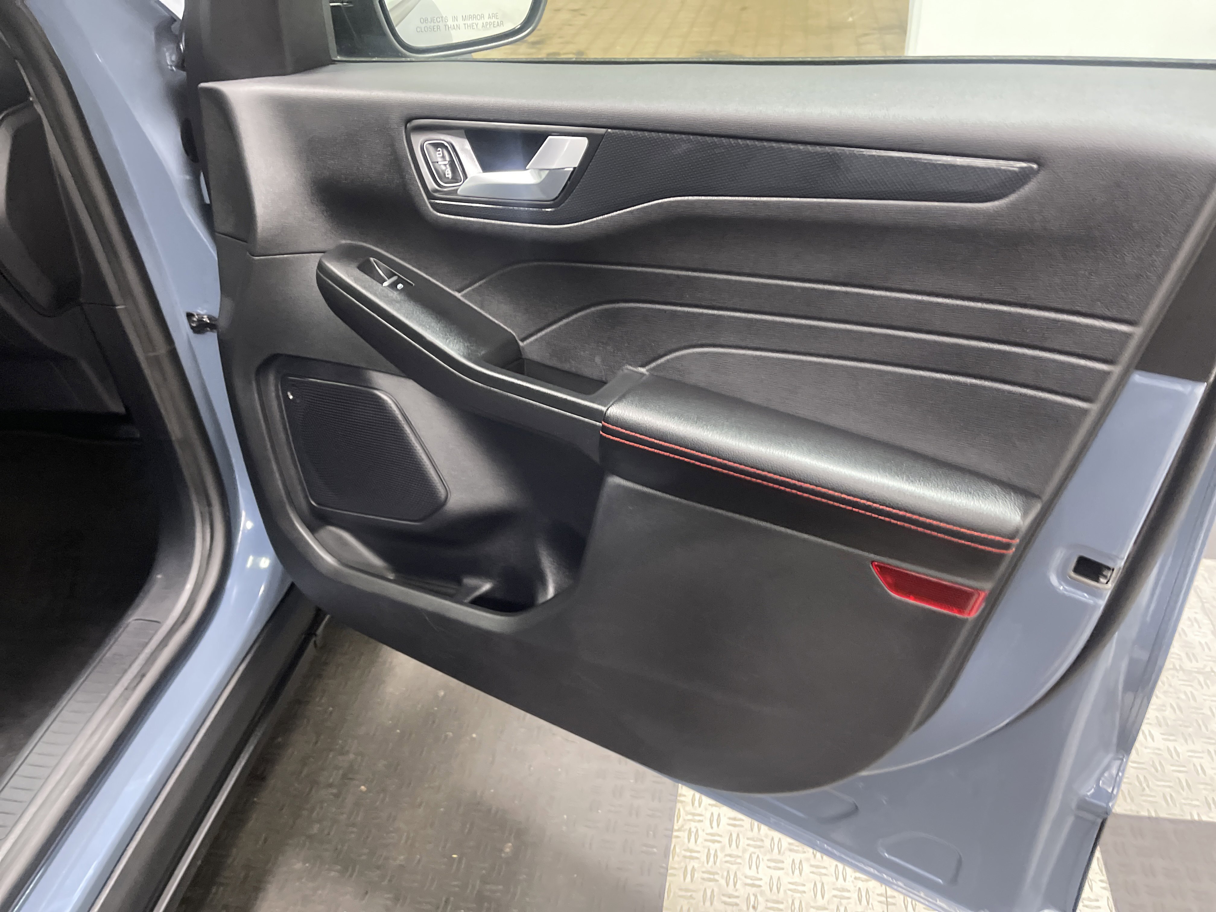 Used 2025 Ford Escape ST-Line image 25