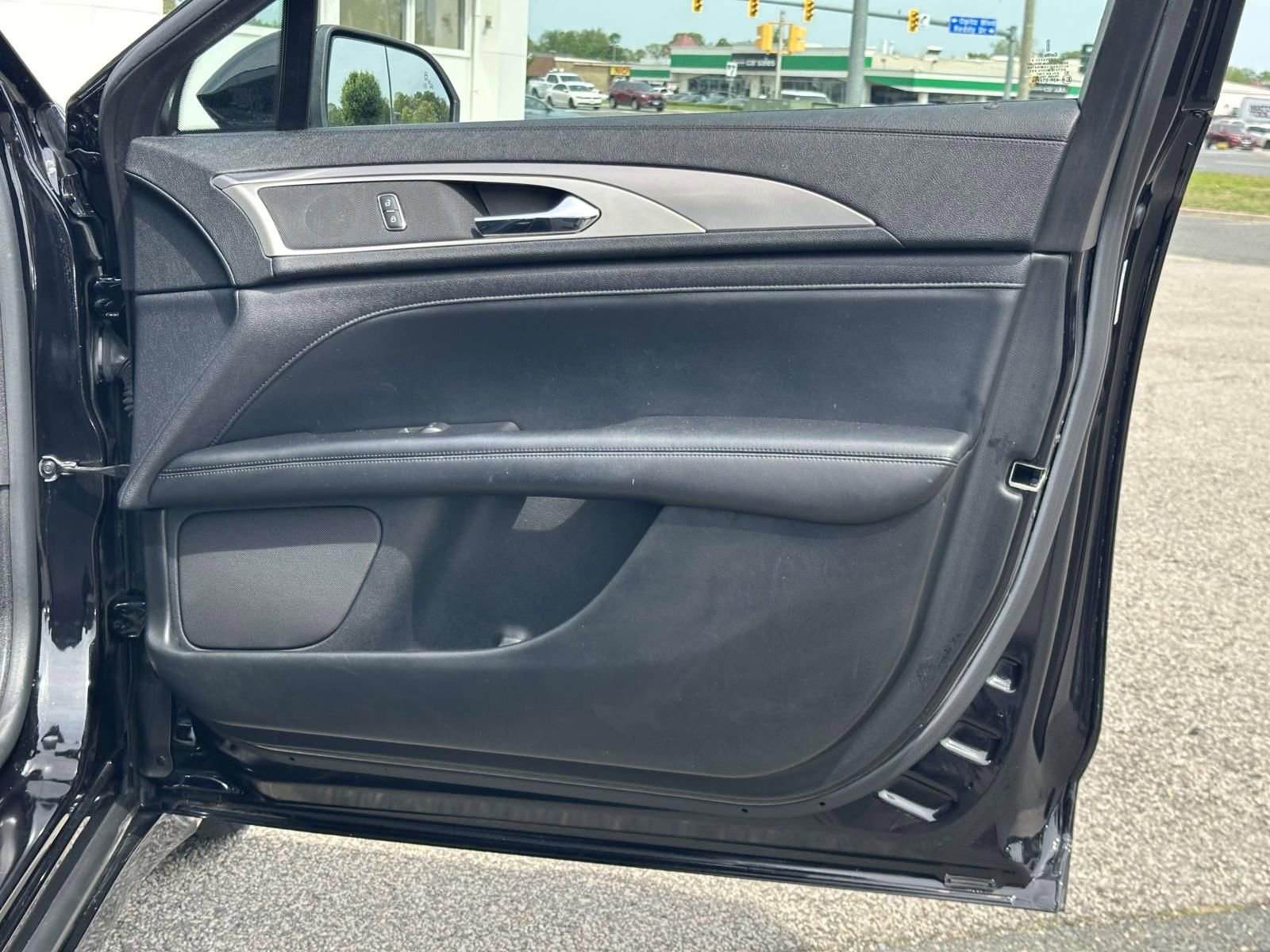 Used 2020 Lincoln MKZ AWD image 9