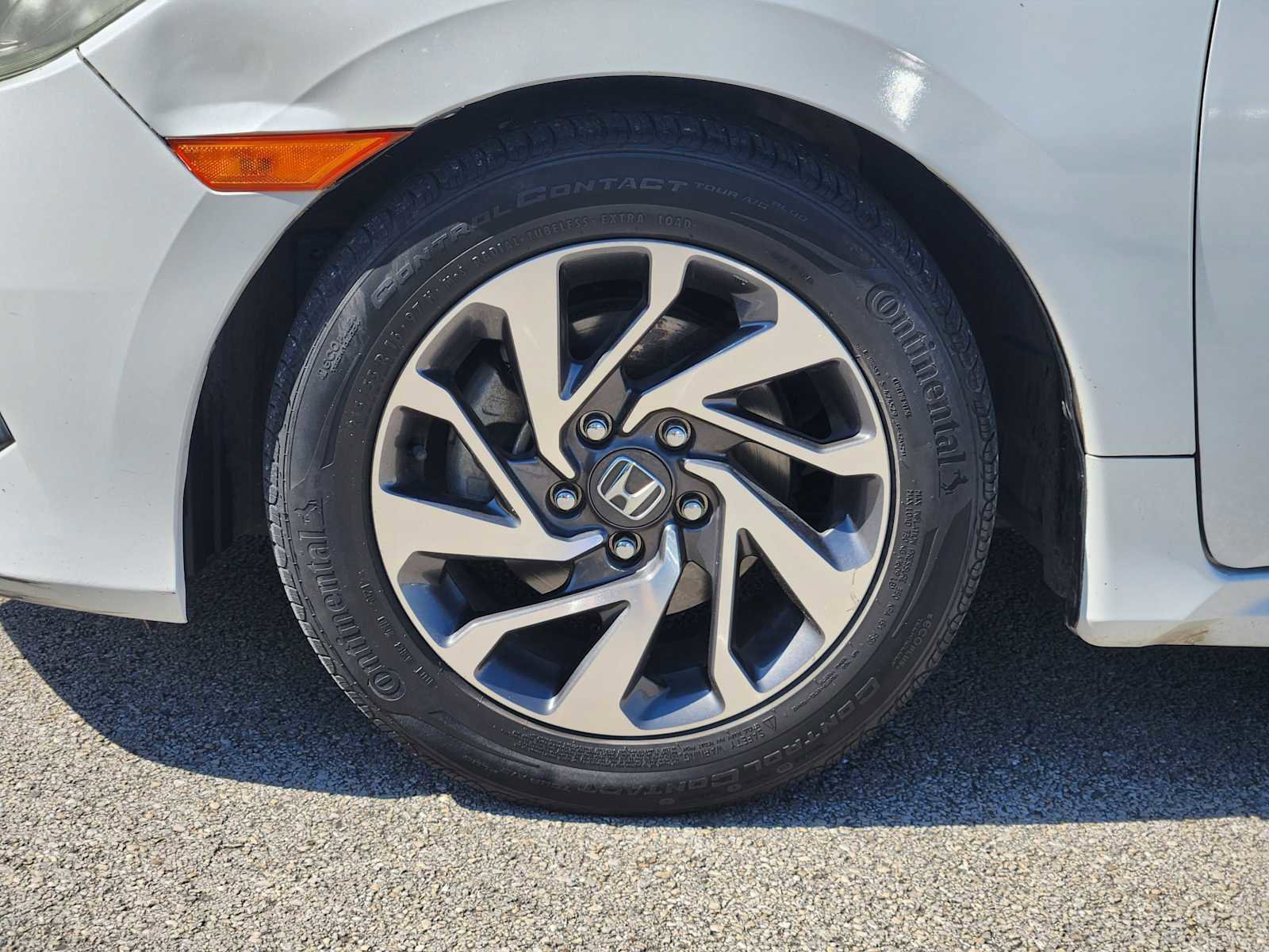 Used 2018 Honda Civic EX image 9