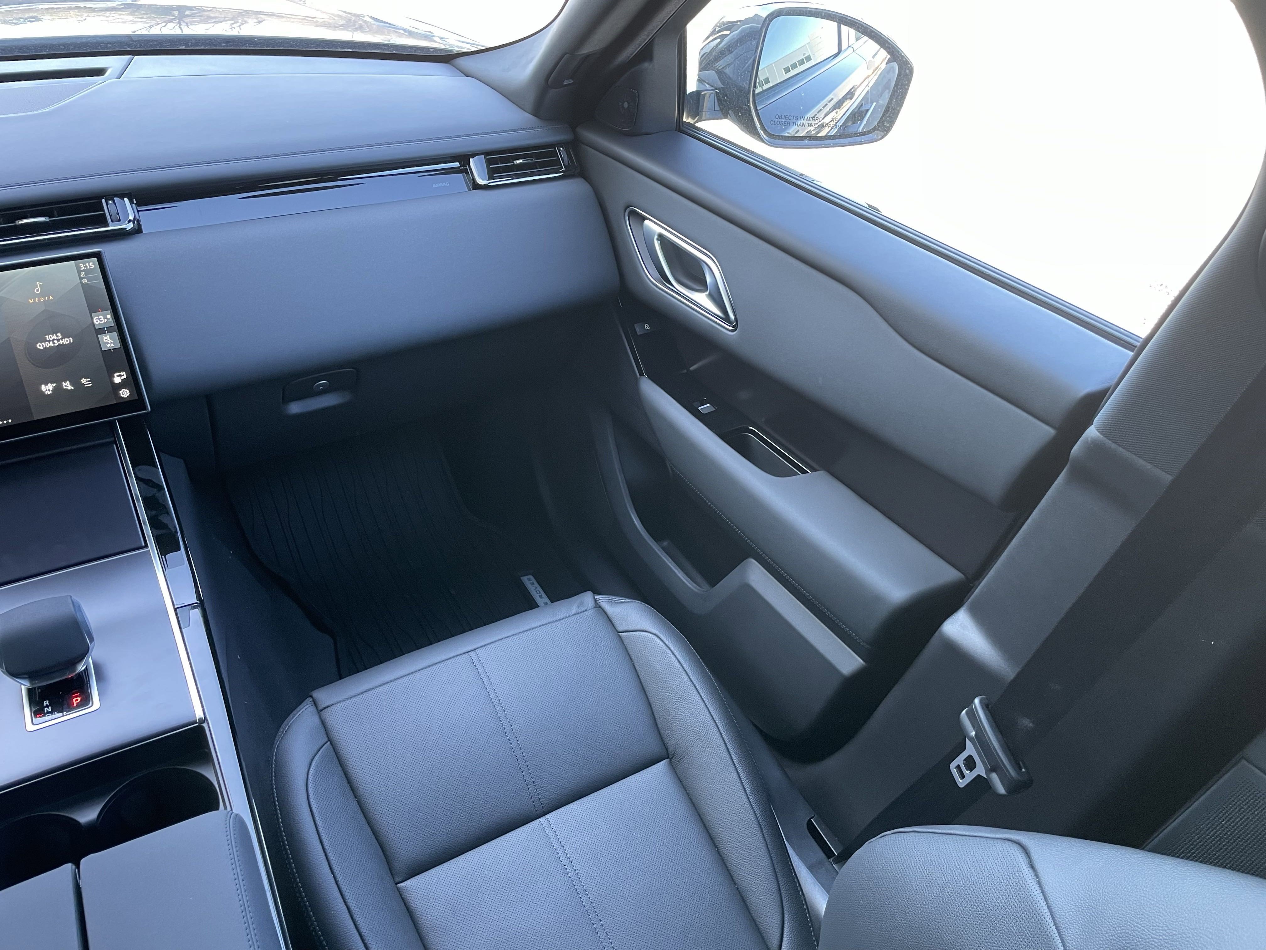 New 2026 Land Rover Range Rover Velar Dynamic SE image 18