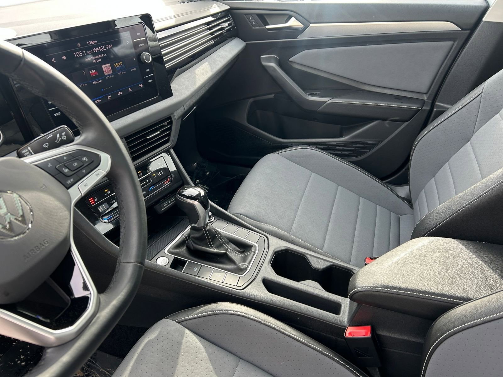 Used 2025 Volkswagen Jetta SE image 41