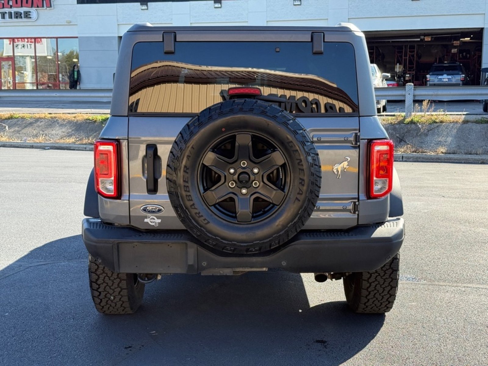 Used 2024 Ford Bronco Black Diamond image 7