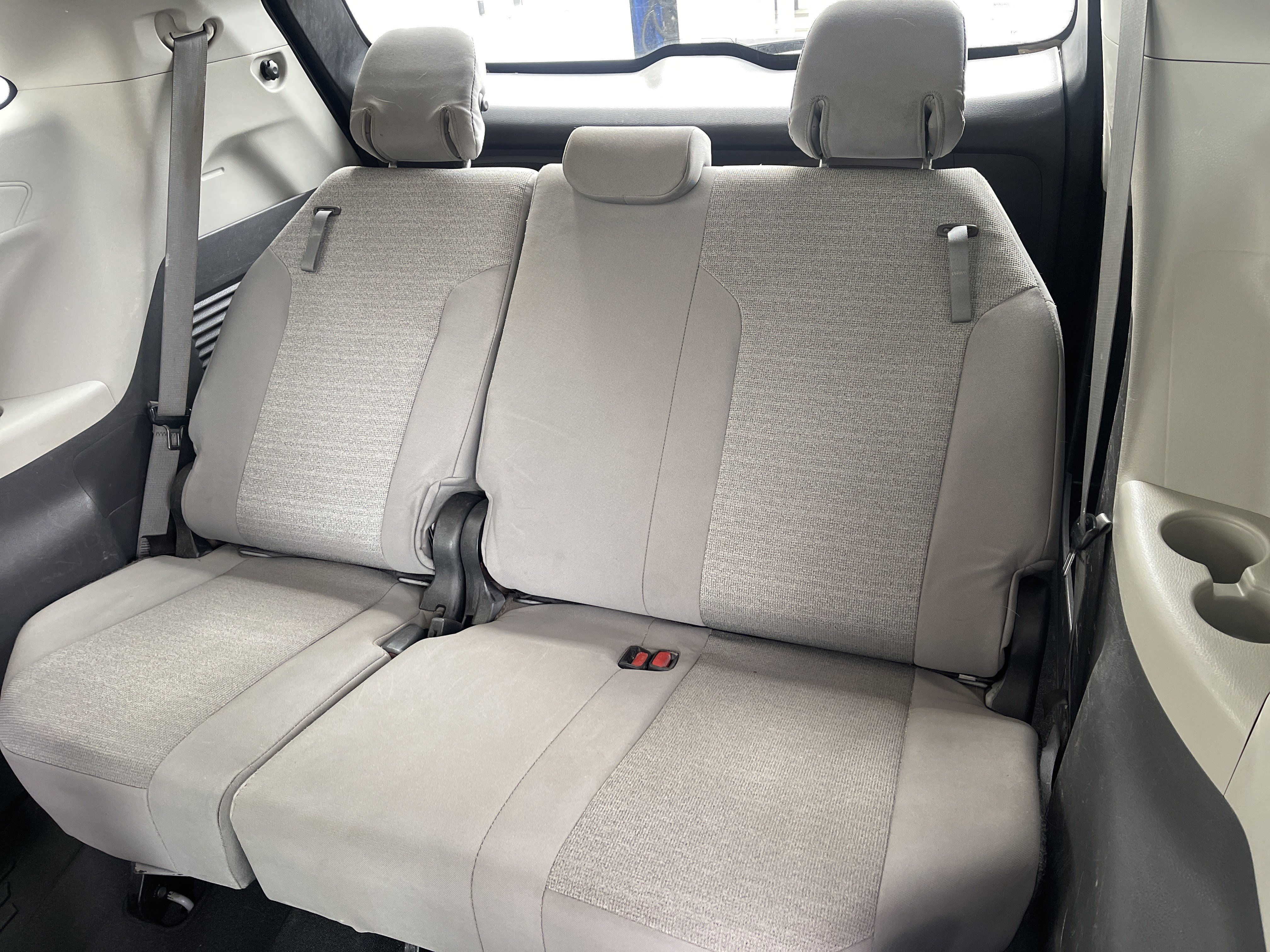 Used 2021 Toyota Sienna LE image 27