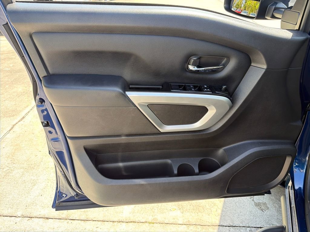 Used 2024 Nissan Titan SV w/ SV Convenience Package image 17