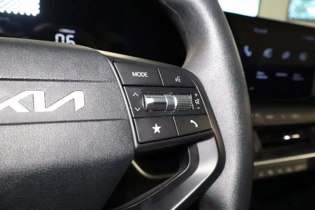 Used 2025 Kia K4 FWD image 20
