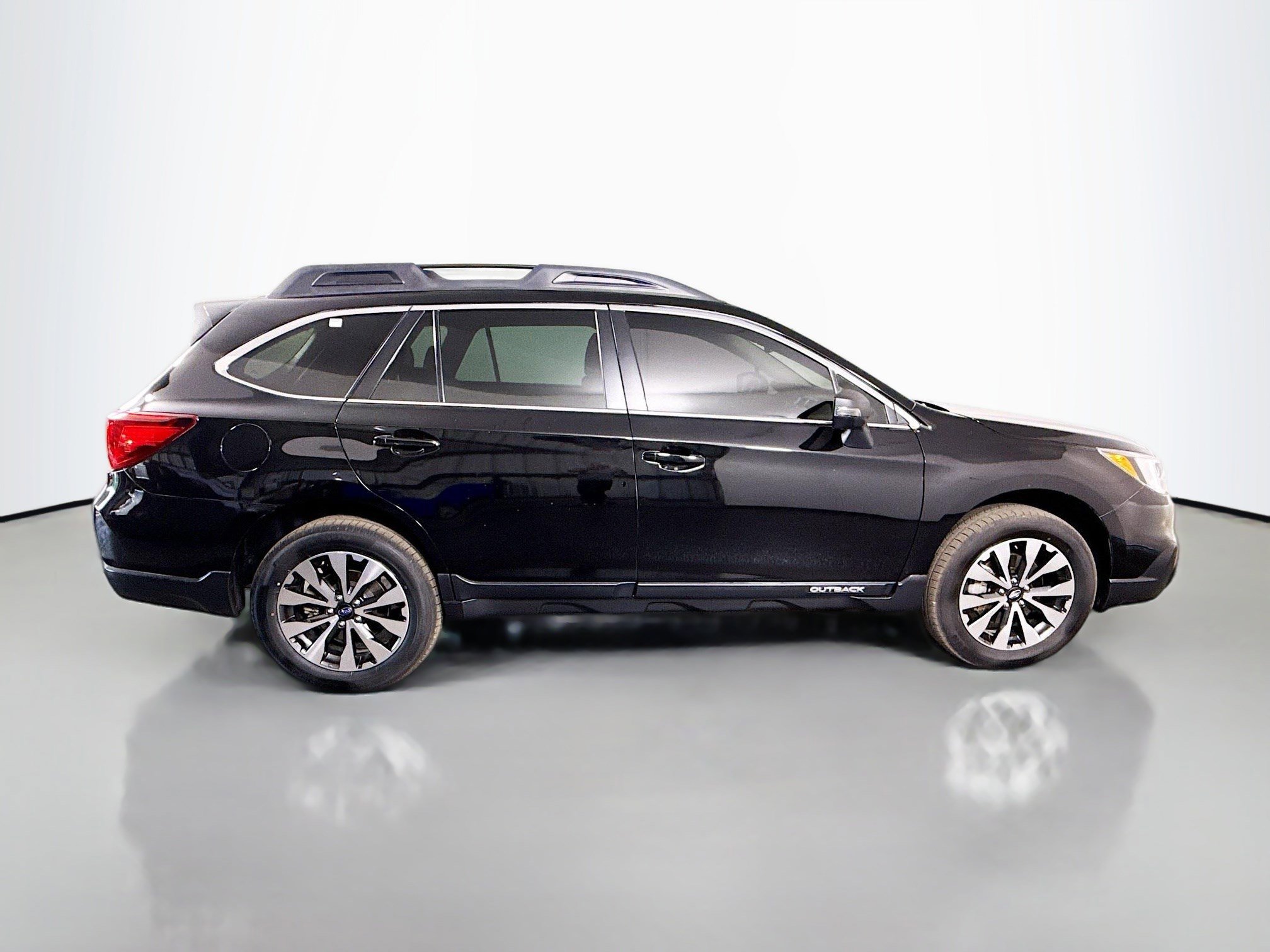 Used 2016 Subaru Outback 3.6R Limited image 11