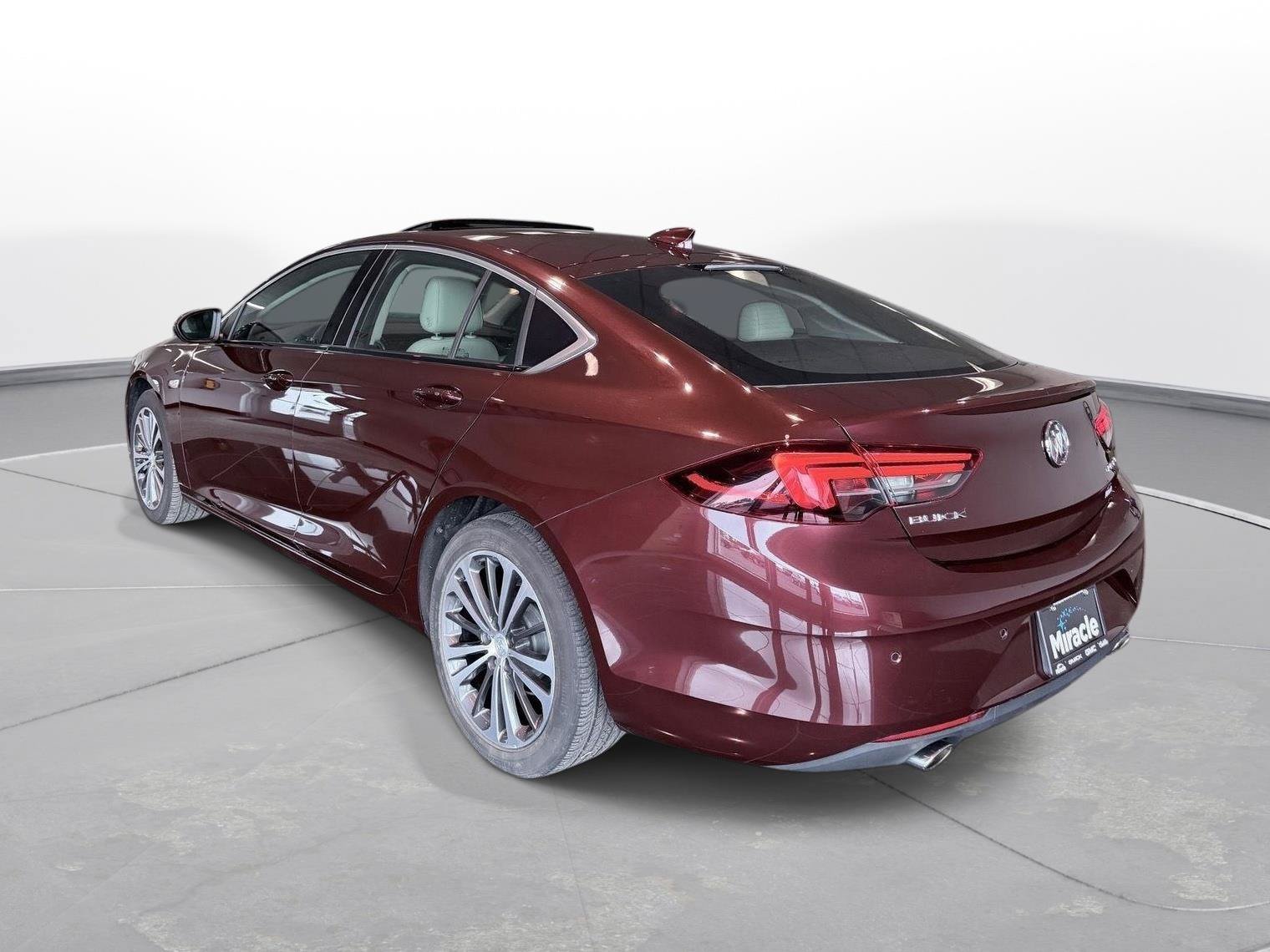 Used 2018 Buick Regal Essence w/ Driver Confidence Package #1 FWD image 5